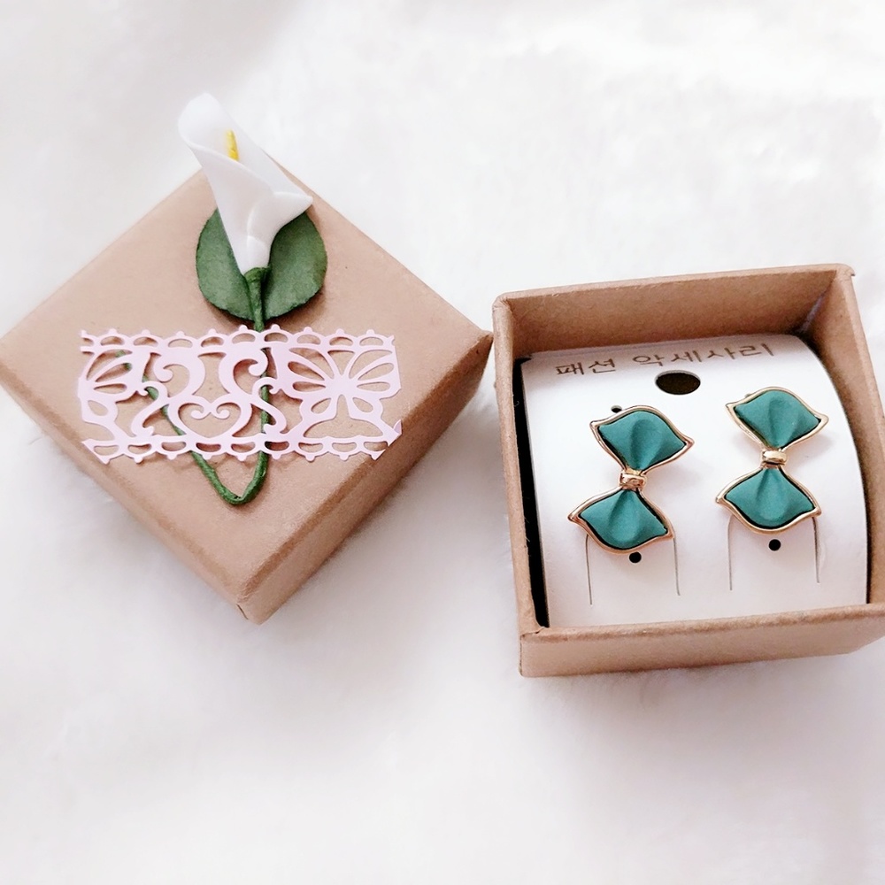 NEW Green Bow Earrings